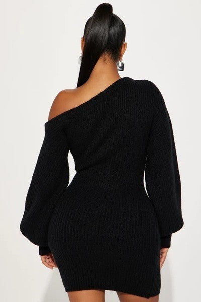 Schwarzes Pullover-Minikleid