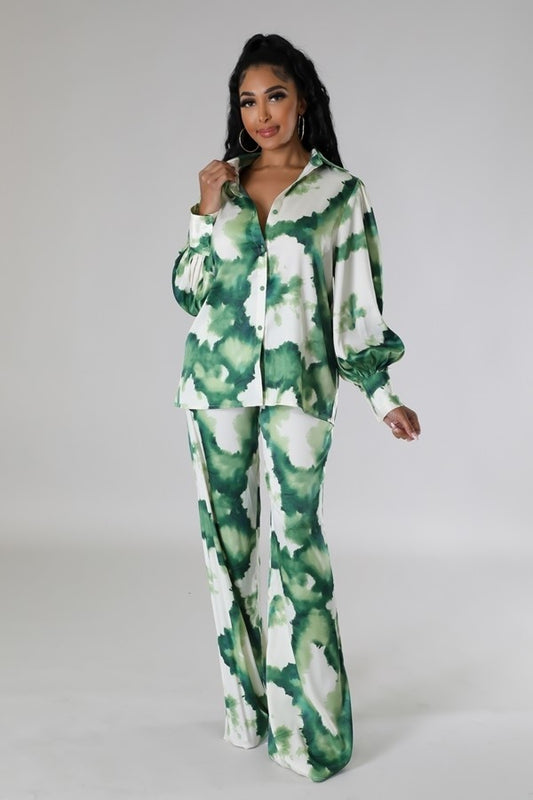 This green two piece set features a button closure tunic top with long sleeves. The stylish high waisted wide leg pants has pockets and a button zipper closure.  Non-Stretch, 100% Polyester. 